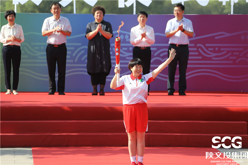“十四運(yùn)”柔道比賽在韓城舉辦，公司文化顧問賈雪芹點(diǎn)燃了圣火盆。