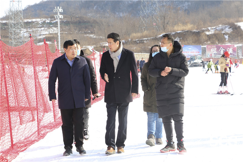 陜文投集團黨委書記、董事長王勇在照金滑雪場調(diào)研