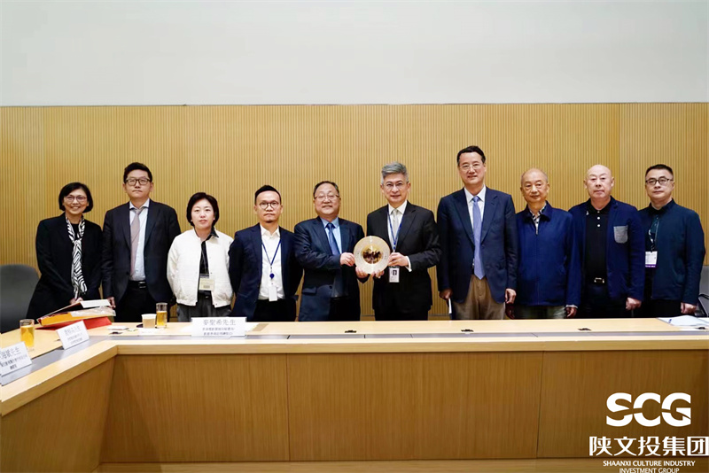  陜西省委宣傳部常務(wù)副部長(zhǎng)鮑永能，陜文投集團(tuán)黨委書記、董事長(zhǎng)王勇拜會(huì)香港特區(qū)政府署理文化體育及旅游局，與劉震局長(zhǎng)就文化旅游、影視項(xiàng)目、藝術(shù)品展覽開展交流。
